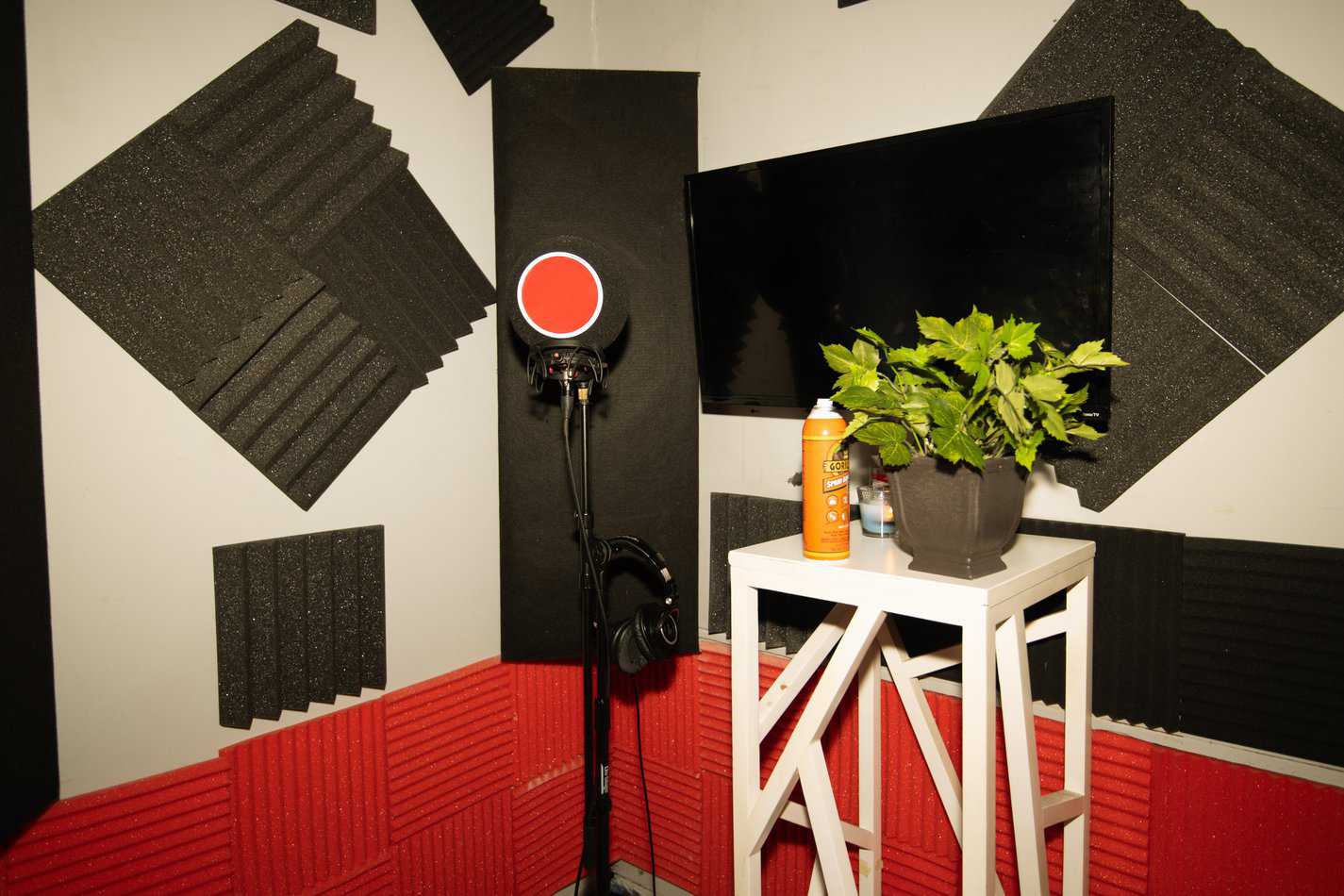 Just How Small Can a Vocal Booth Be? Here Are the Facts