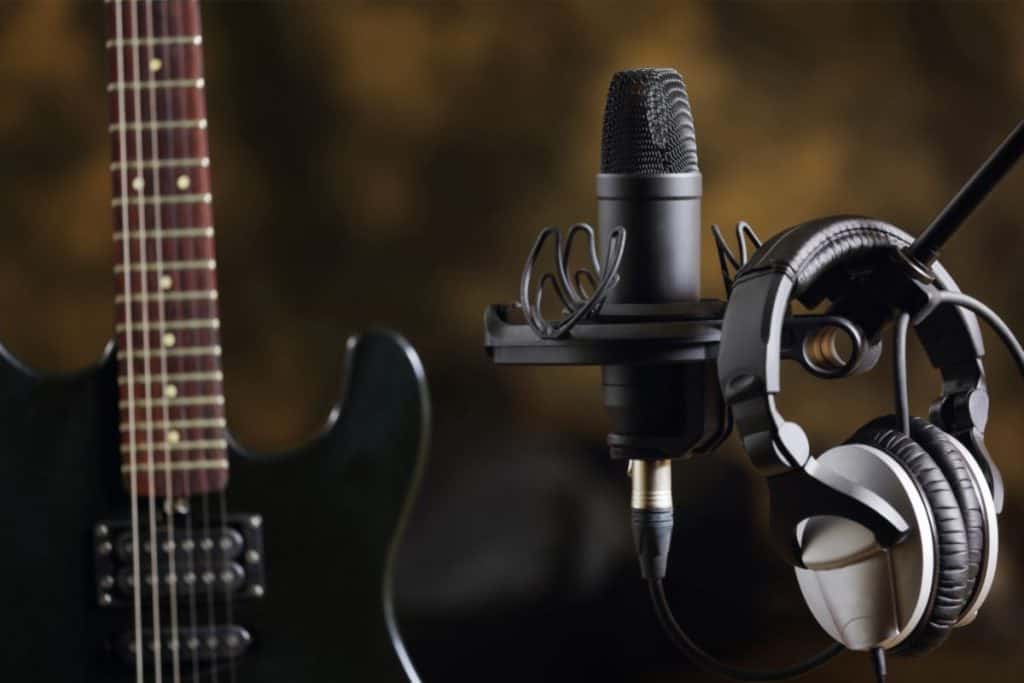 Want to start recording your electric guitar music, but don’t know how to do it? Need to do it on a budget? This guide has some useful methods and tips for you!