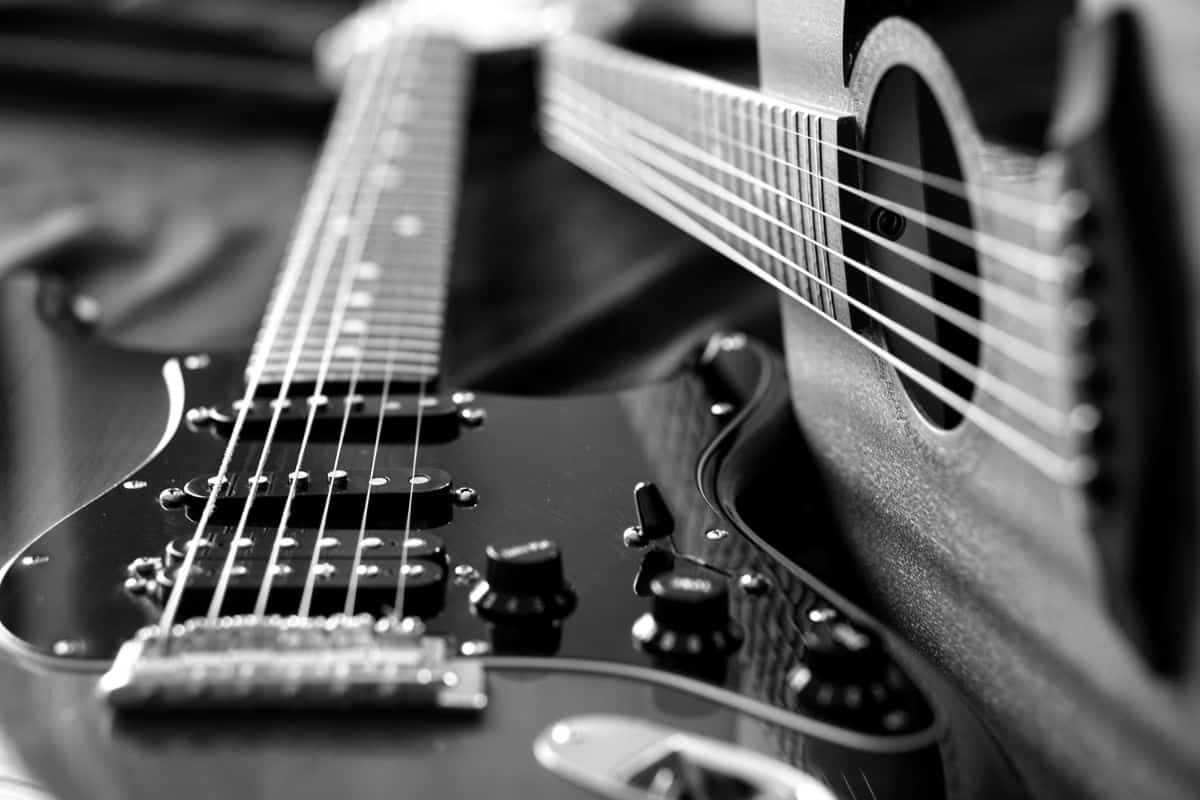 When To Change Electric Guitar Strings - Home Studio Expert